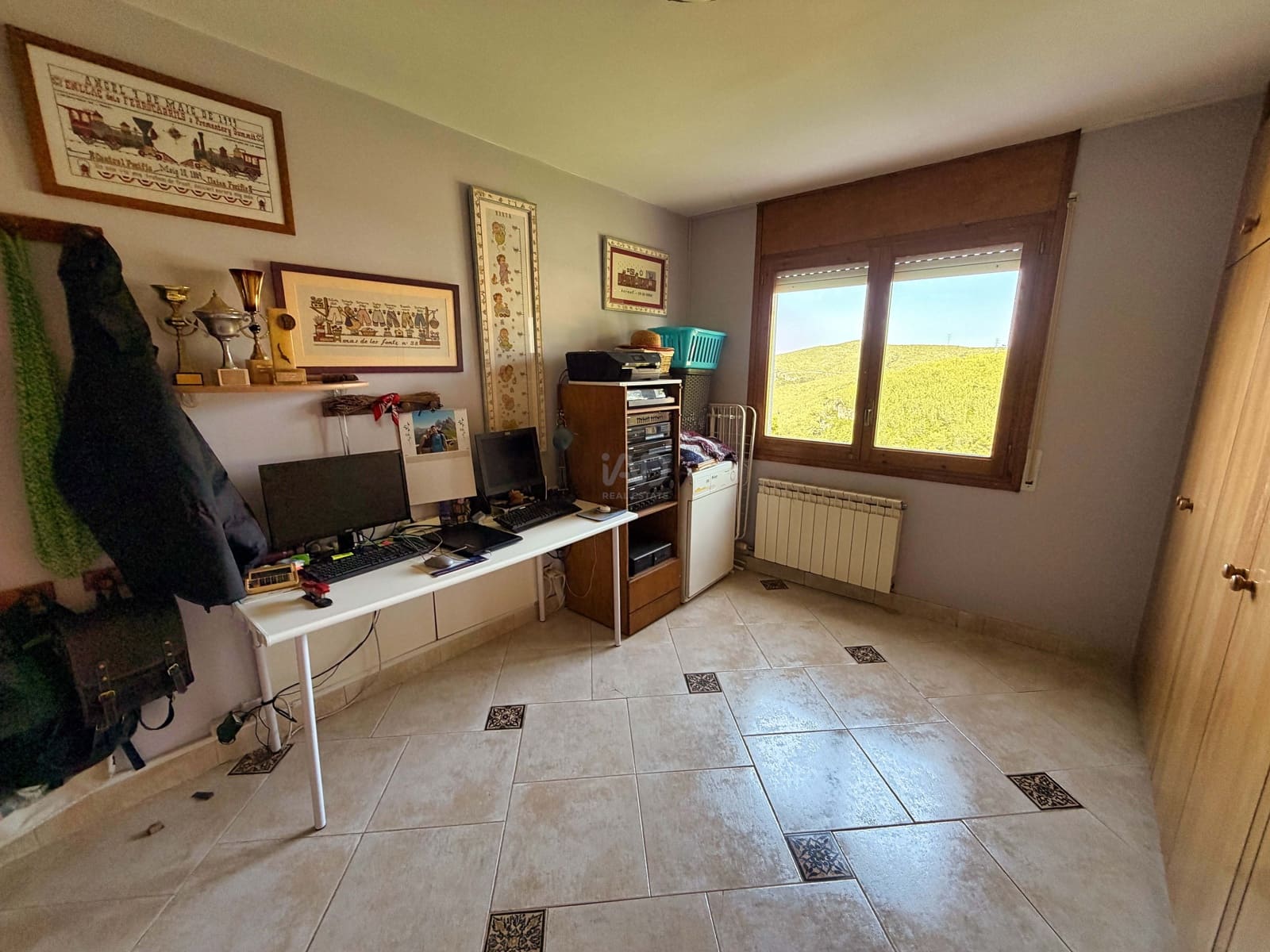 5 soverom Hus til salgs i Barcelona by med garasje - € 425 000 (Ref: 9988590)