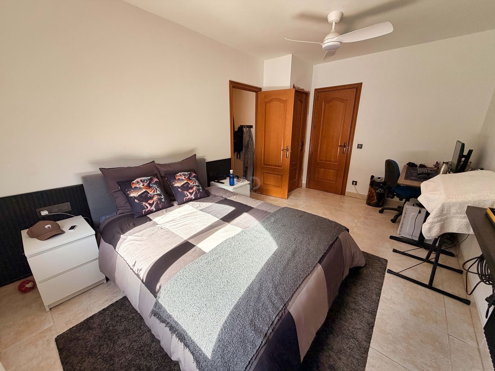 5 soverom Hus til salgs i Barcelona by med garasje - € 425 000 (Ref: 9988590)