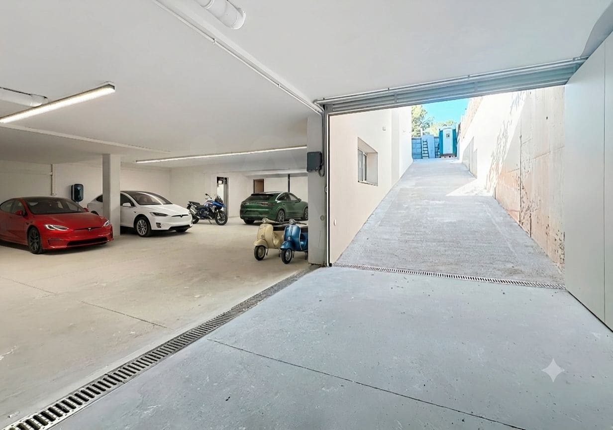 5 bedroom Villa for sale in Sitges with pool garage - € 2,690,000 (Ref: 9988591)