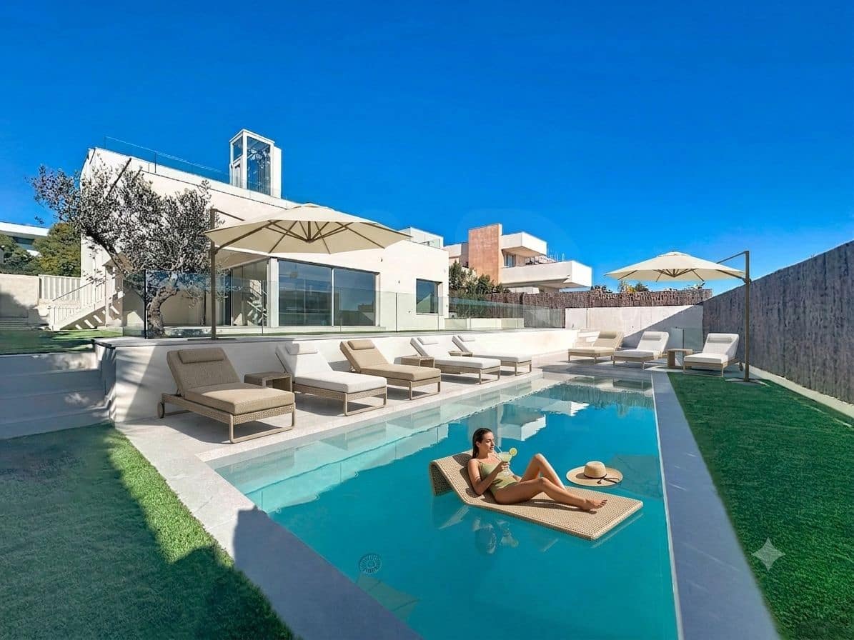 5 bedroom Villa for sale in Sitges with pool garage - € 2,690,000 (Ref: 9988591)