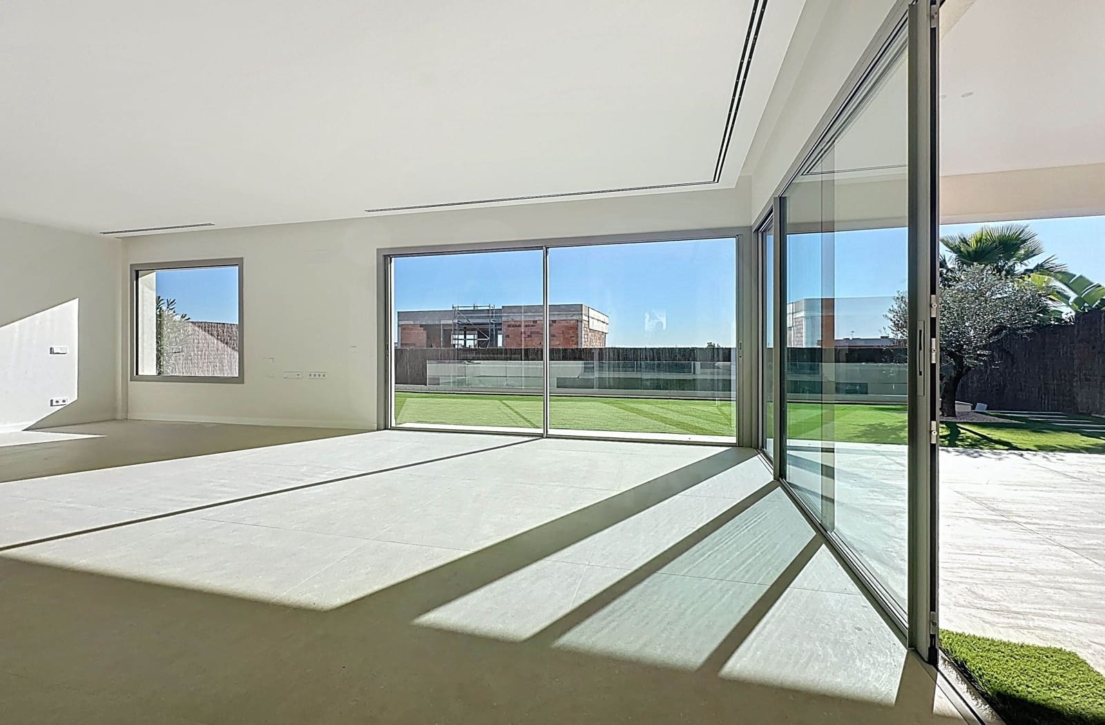 5 bedroom Villa for sale in Sitges with pool garage - € 2,690,000 (Ref: 9988591)