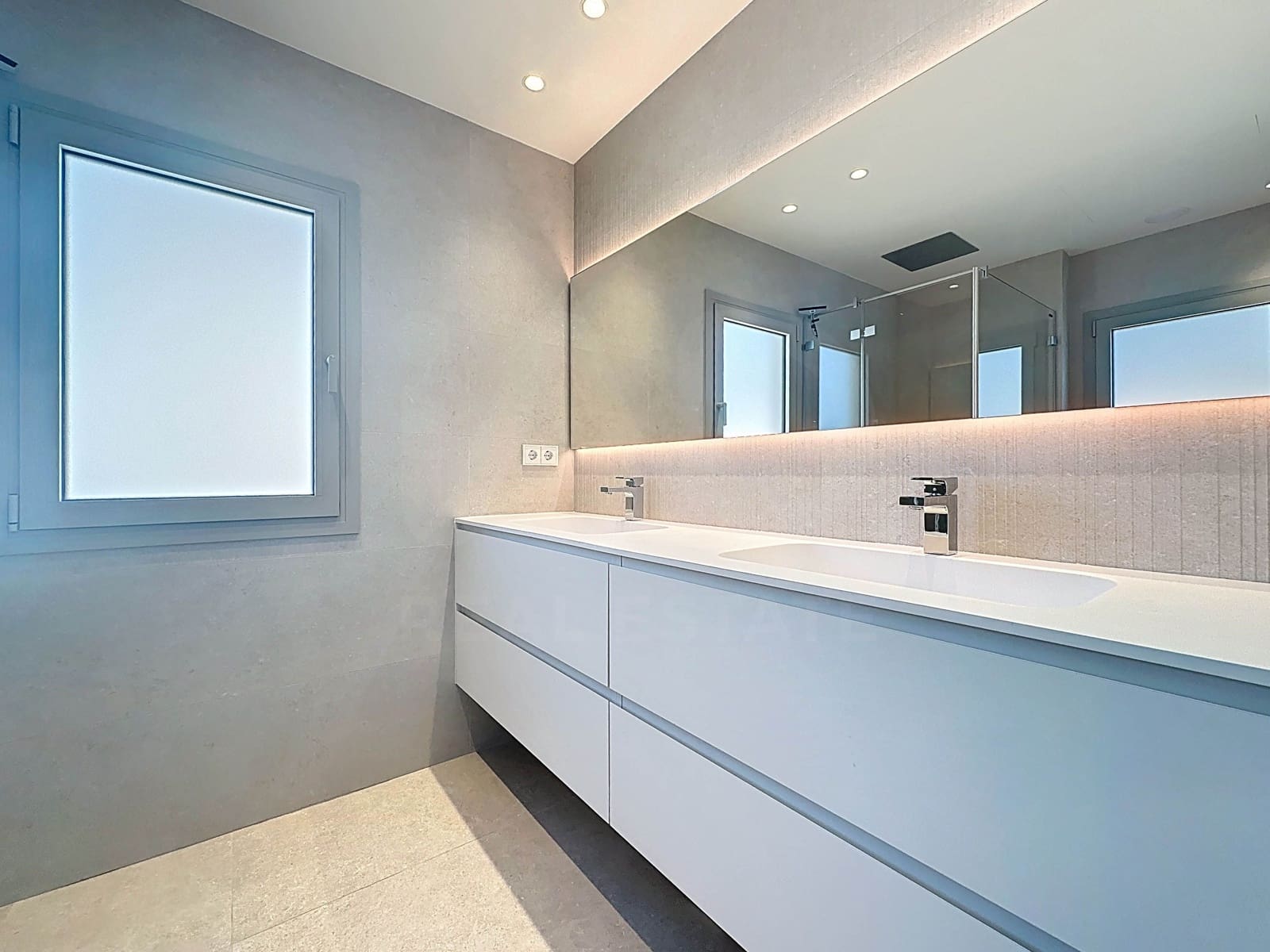 5 bedroom Villa for sale in Sitges with pool garage - € 2,690,000 (Ref: 9988591)