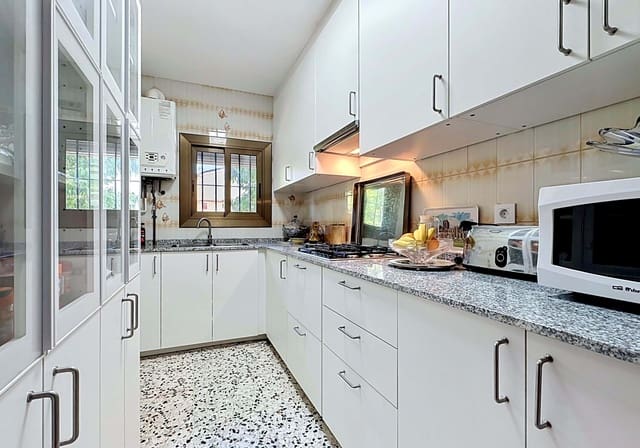 4 camera da letto Casa in vendita in Vilanova i la Geltrú con piscina garage - 365.000 € (Rif: 9988596)
