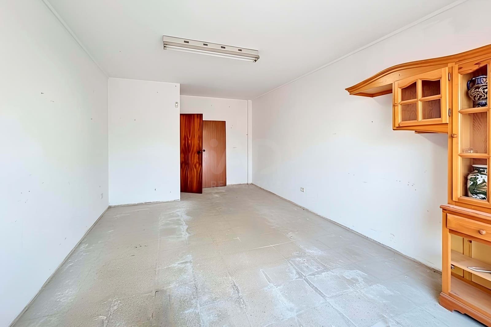 4 soverom Hus til salgs i Barcelona by med svømmebasseng garasje - € 365 000 (Ref: 9988596)
