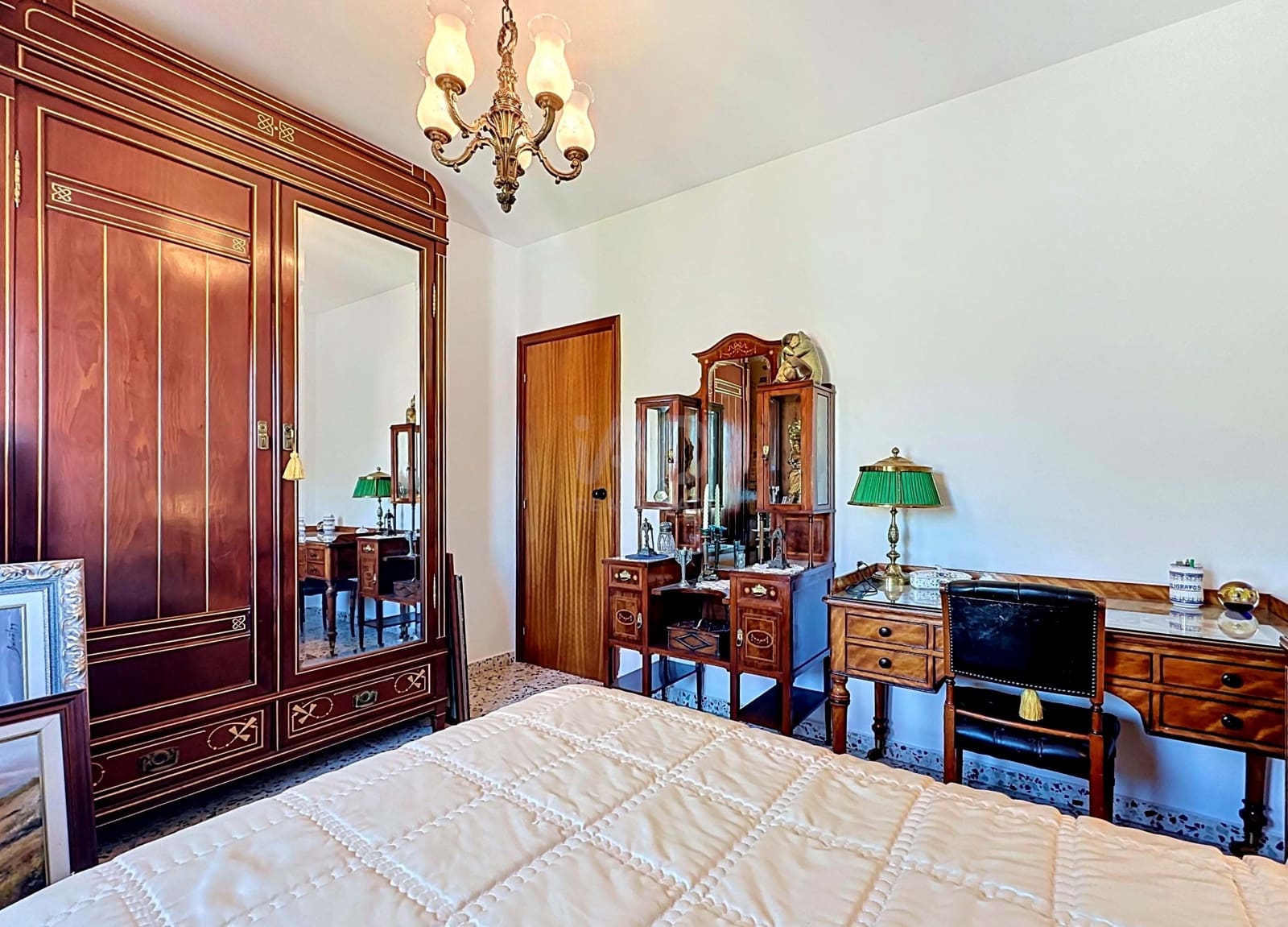 4 soverom Hus til salgs i Barcelona by med svømmebasseng garasje - € 365 000 (Ref: 9988596)