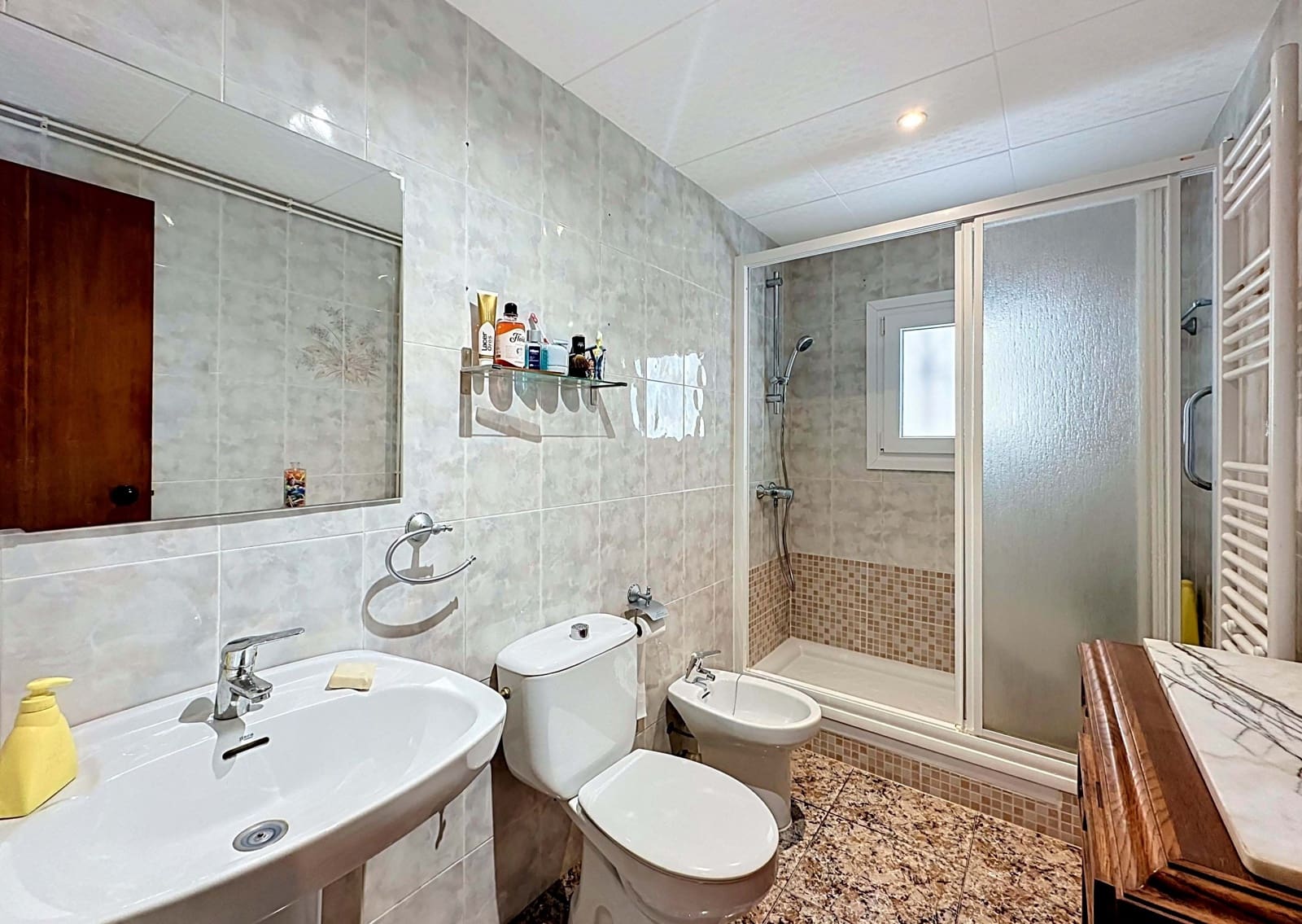 4 soverom Hus til salgs i Barcelona by med svømmebasseng garasje - € 365 000 (Ref: 9988596)
