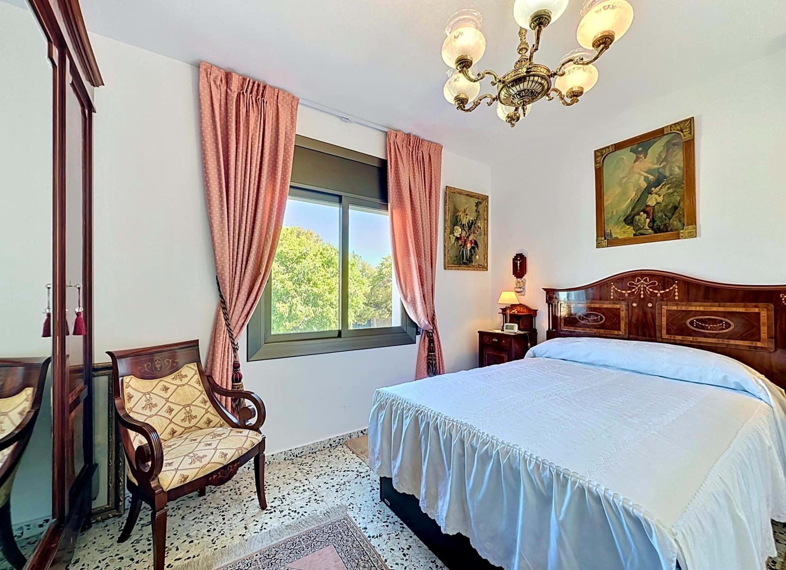 4 soverom Hus til salgs i Barcelona by med svømmebasseng garasje - € 365 000 (Ref: 9988596)