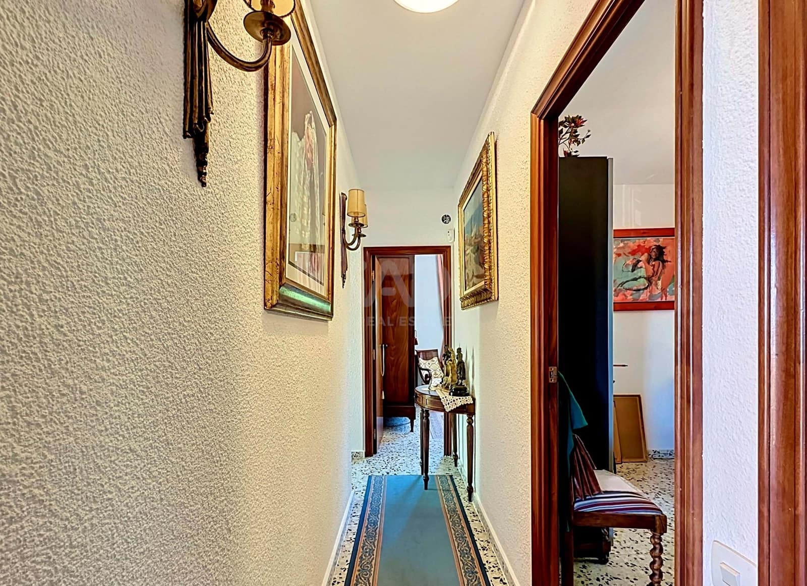 4 soverom Hus til salgs i Barcelona by med svømmebasseng garasje - € 365 000 (Ref: 9988596)