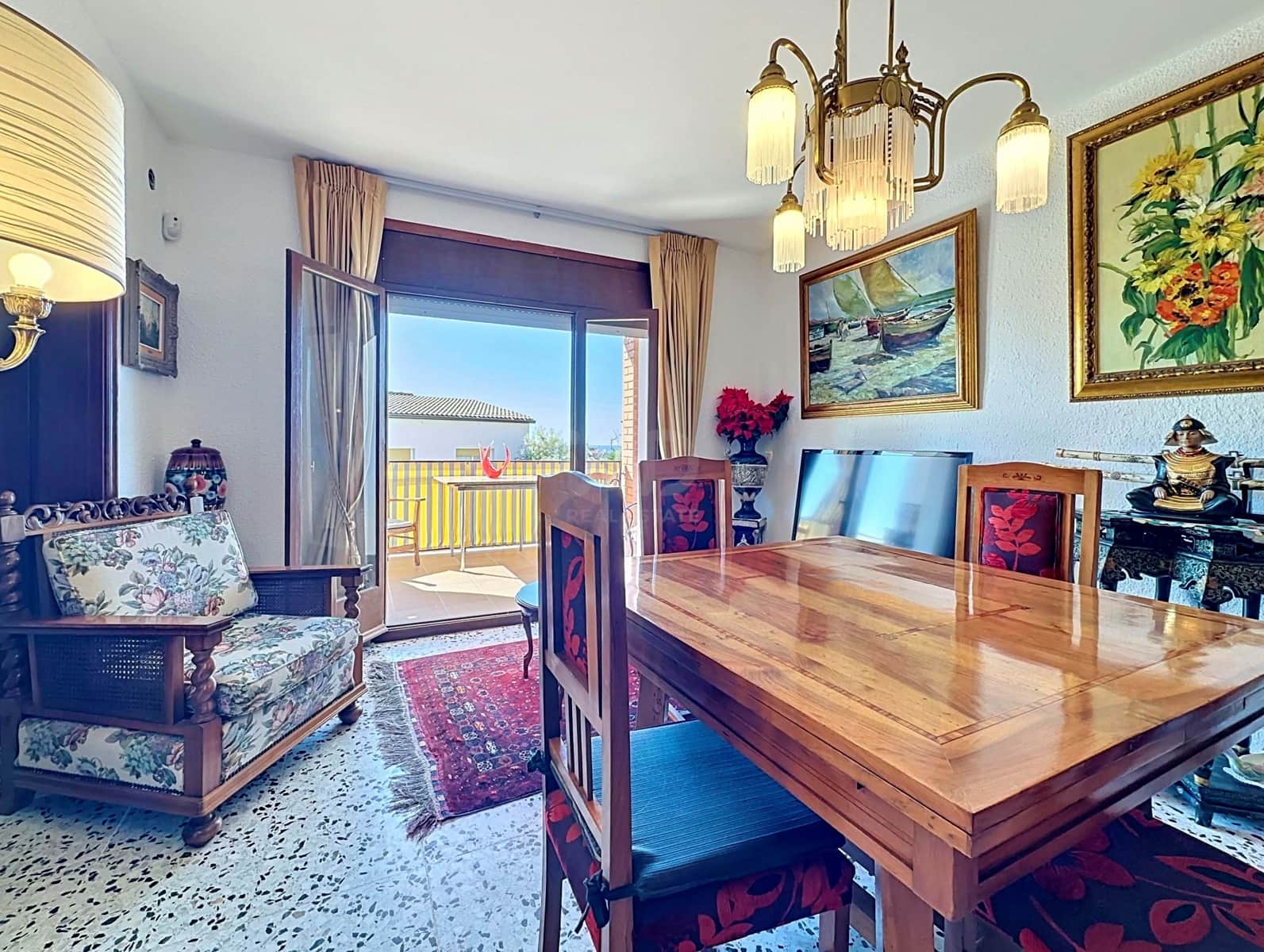 4 soverom Hus til salgs i Barcelona by med svømmebasseng garasje - € 365 000 (Ref: 9988596)