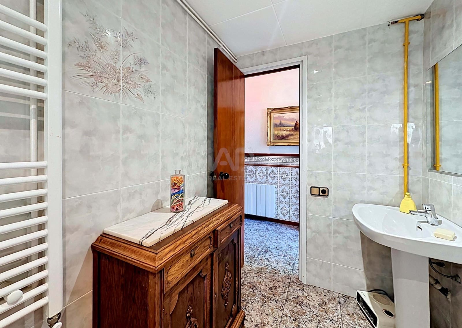 4 soverom Hus til salgs i Barcelona by med svømmebasseng garasje - € 365 000 (Ref: 9988596)