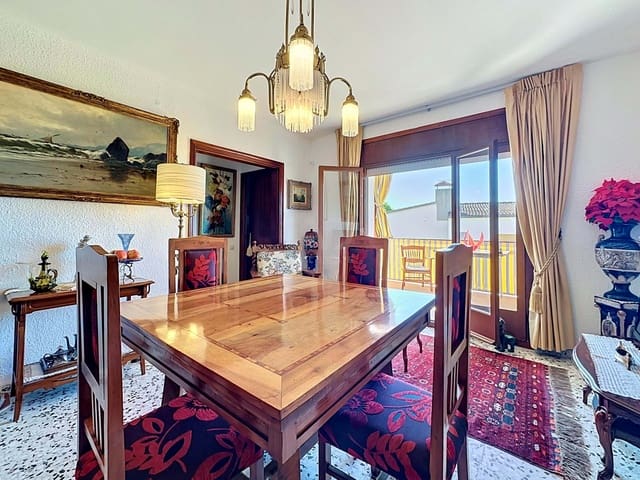 4 camera da letto Casa in vendita in Vilanova i la Geltrú con piscina garage - 365.000 € (Rif: 9988596)