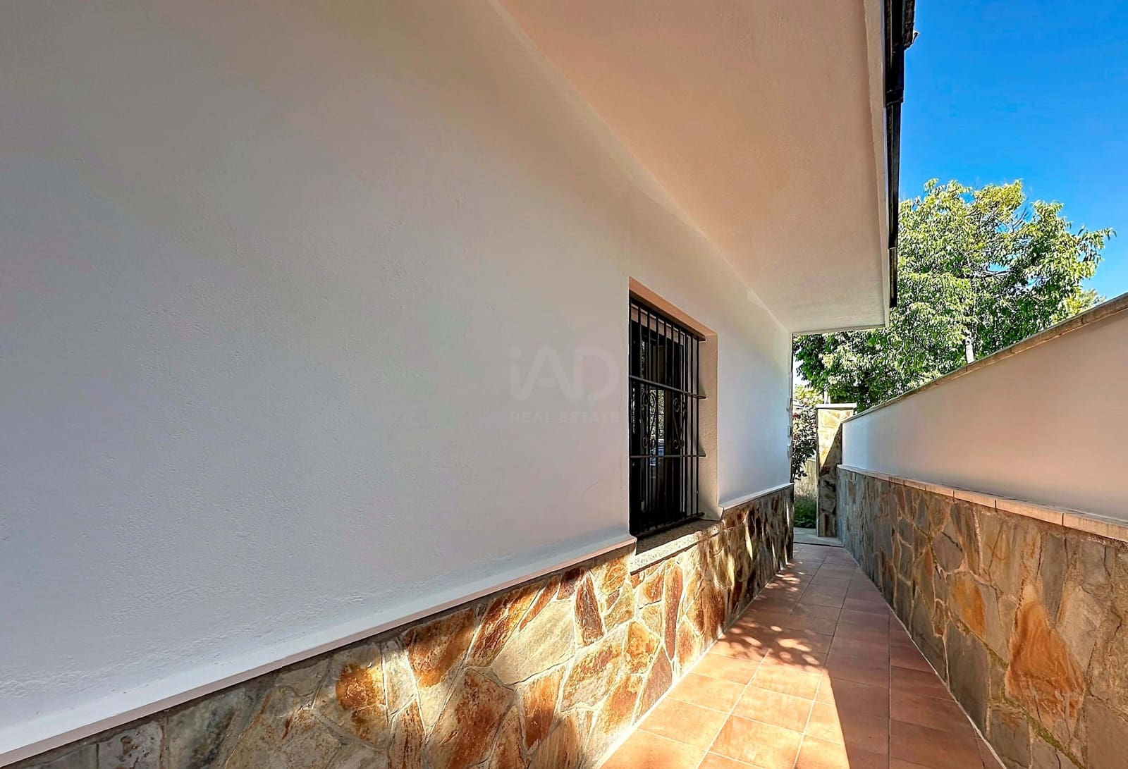 4 soverom Hus til salgs i Barcelona by med svømmebasseng garasje - € 365 000 (Ref: 9988596)