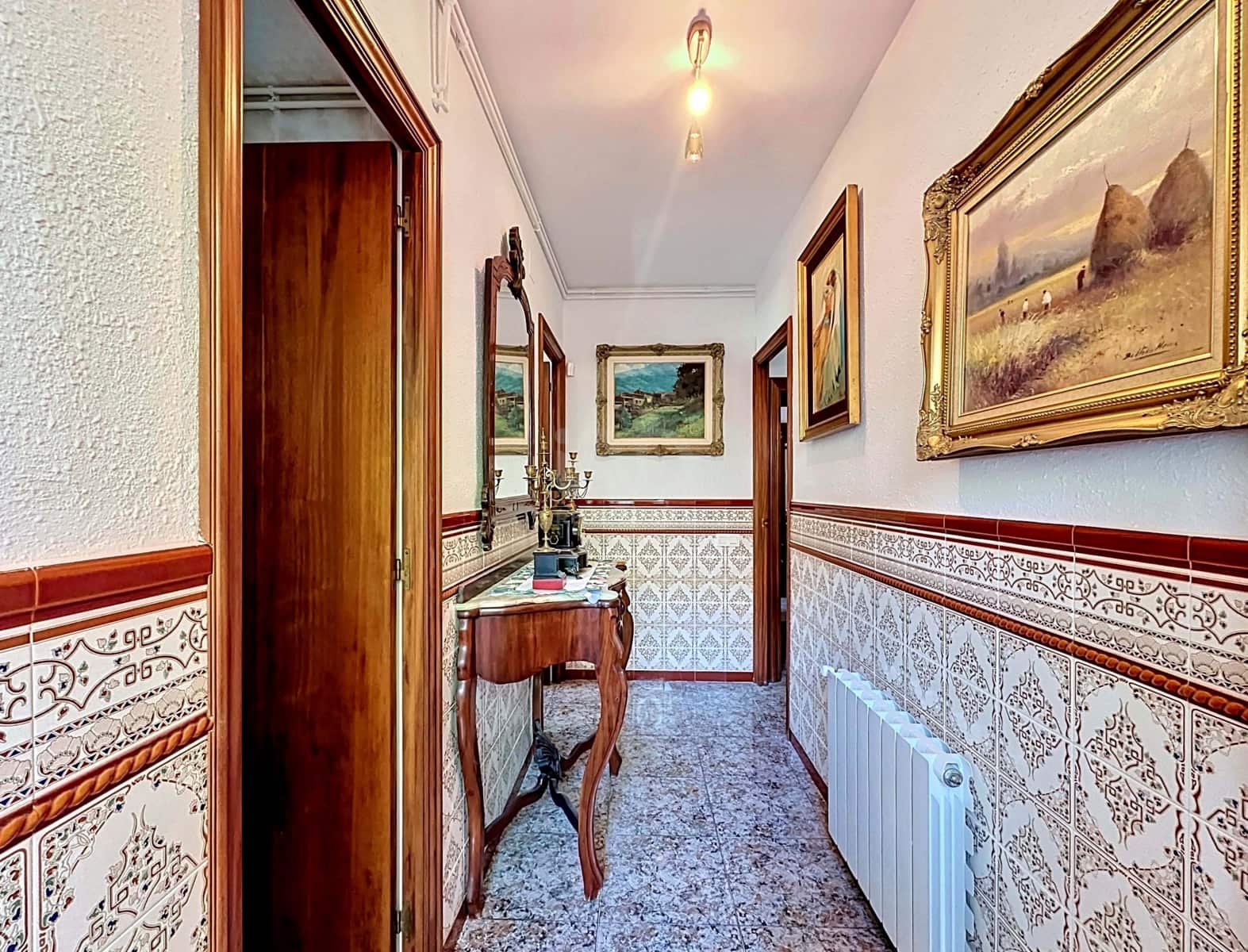 4 soverom Hus til salgs i Barcelona by med svømmebasseng garasje - € 365 000 (Ref: 9988596)