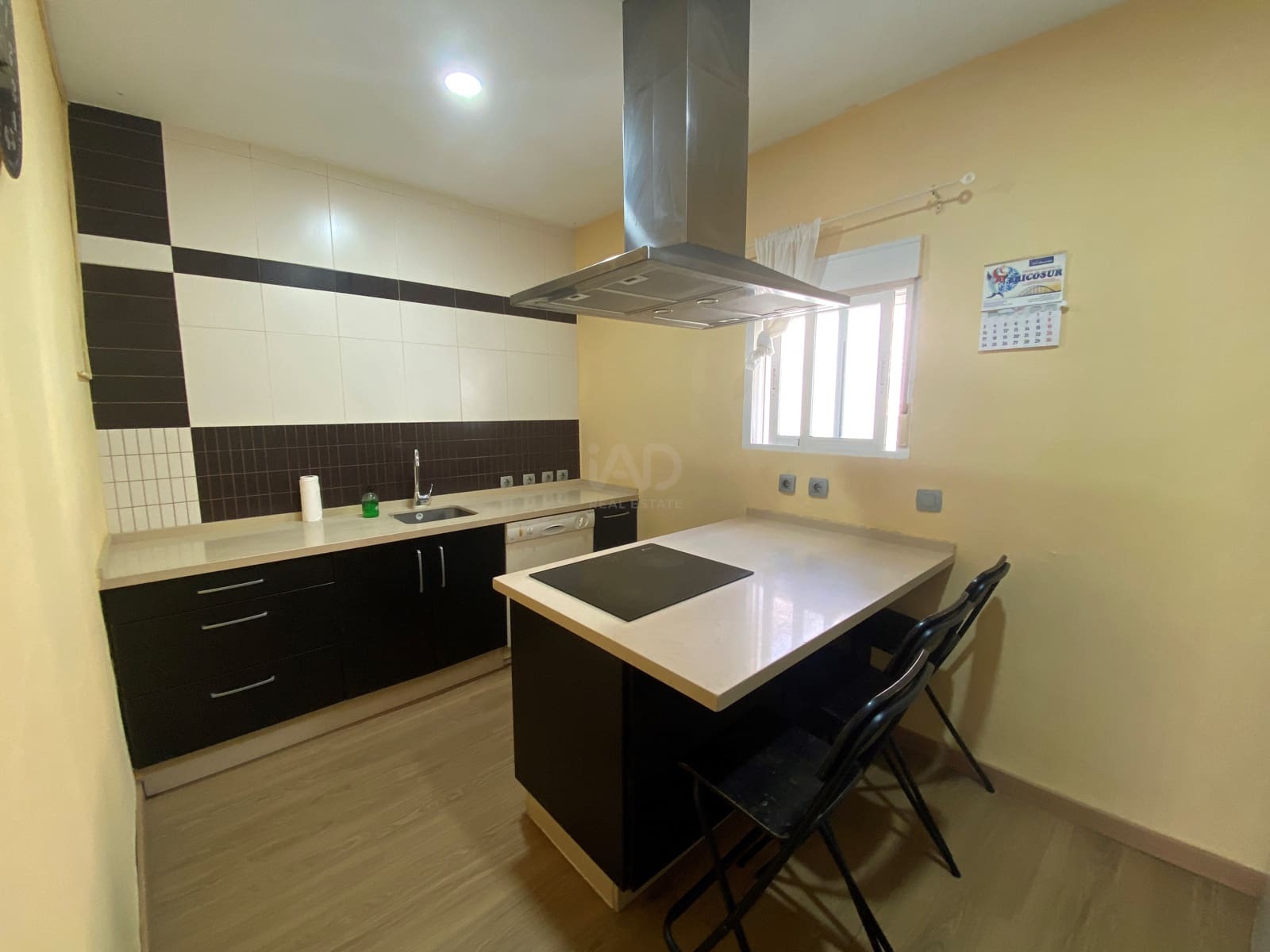 Adosado de 6 habitaciones en Cádiz ciudad en venta - 270.000 € (Ref: 9988597)