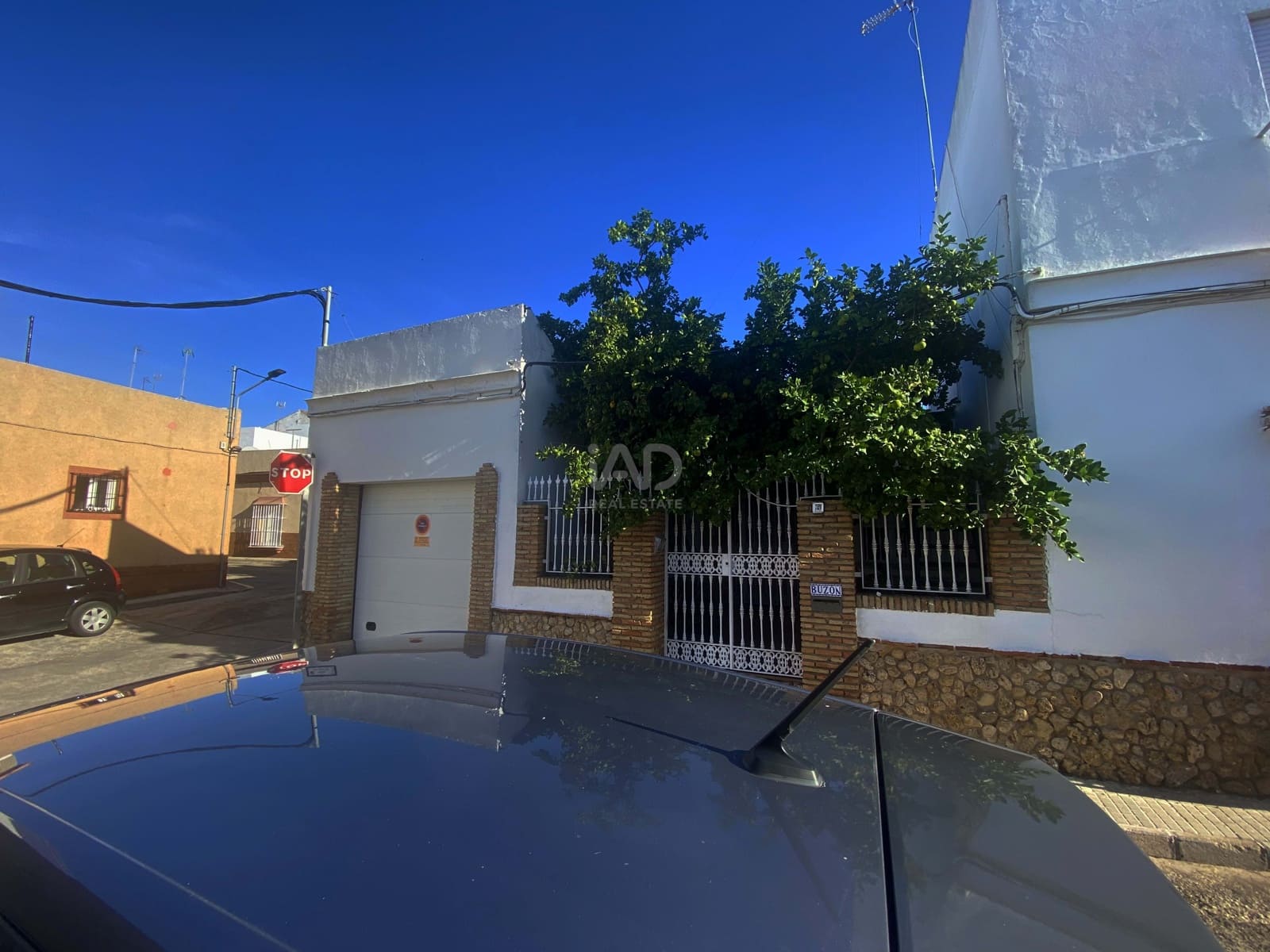 Adosado de 6 habitaciones en Cádiz ciudad en venta - 270.000 € (Ref: 9988597)