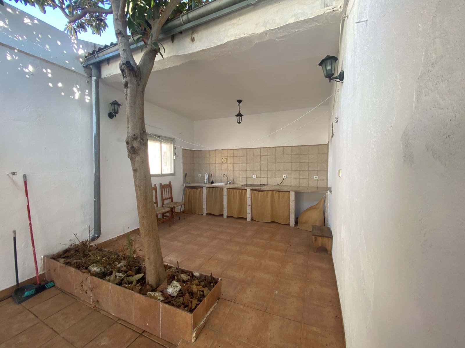 Adosado de 6 habitaciones en Cádiz ciudad en venta - 270.000 € (Ref: 9988597)