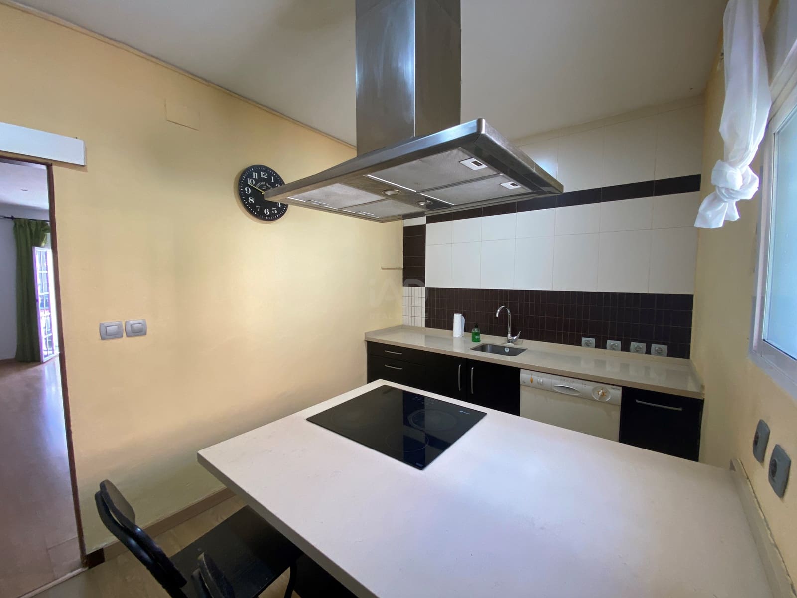 Adosado de 6 habitaciones en Cádiz ciudad en venta - 270.000 € (Ref: 9988597)