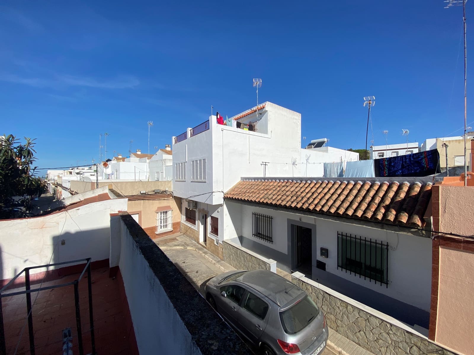 Adosado de 6 habitaciones en Cádiz ciudad en venta - 270.000 € (Ref: 9988597)