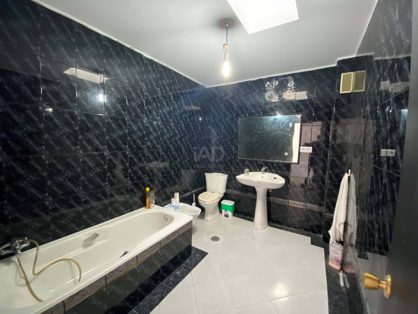 Adosado de 6 habitaciones en Cádiz ciudad en venta - 270.000 € (Ref: 9988597)