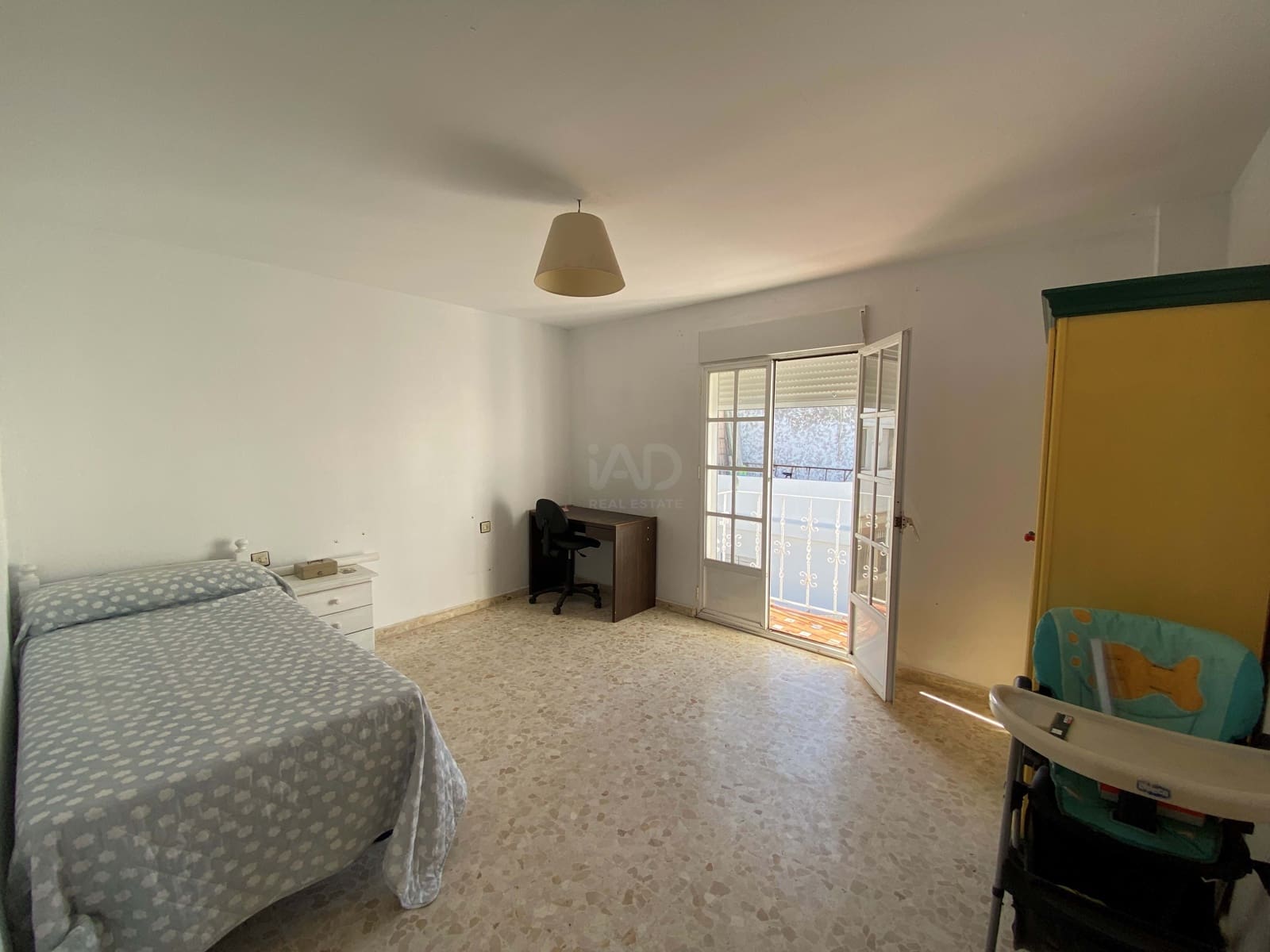 Adosado de 6 habitaciones en Cádiz ciudad en venta - 270.000 € (Ref: 9988597)