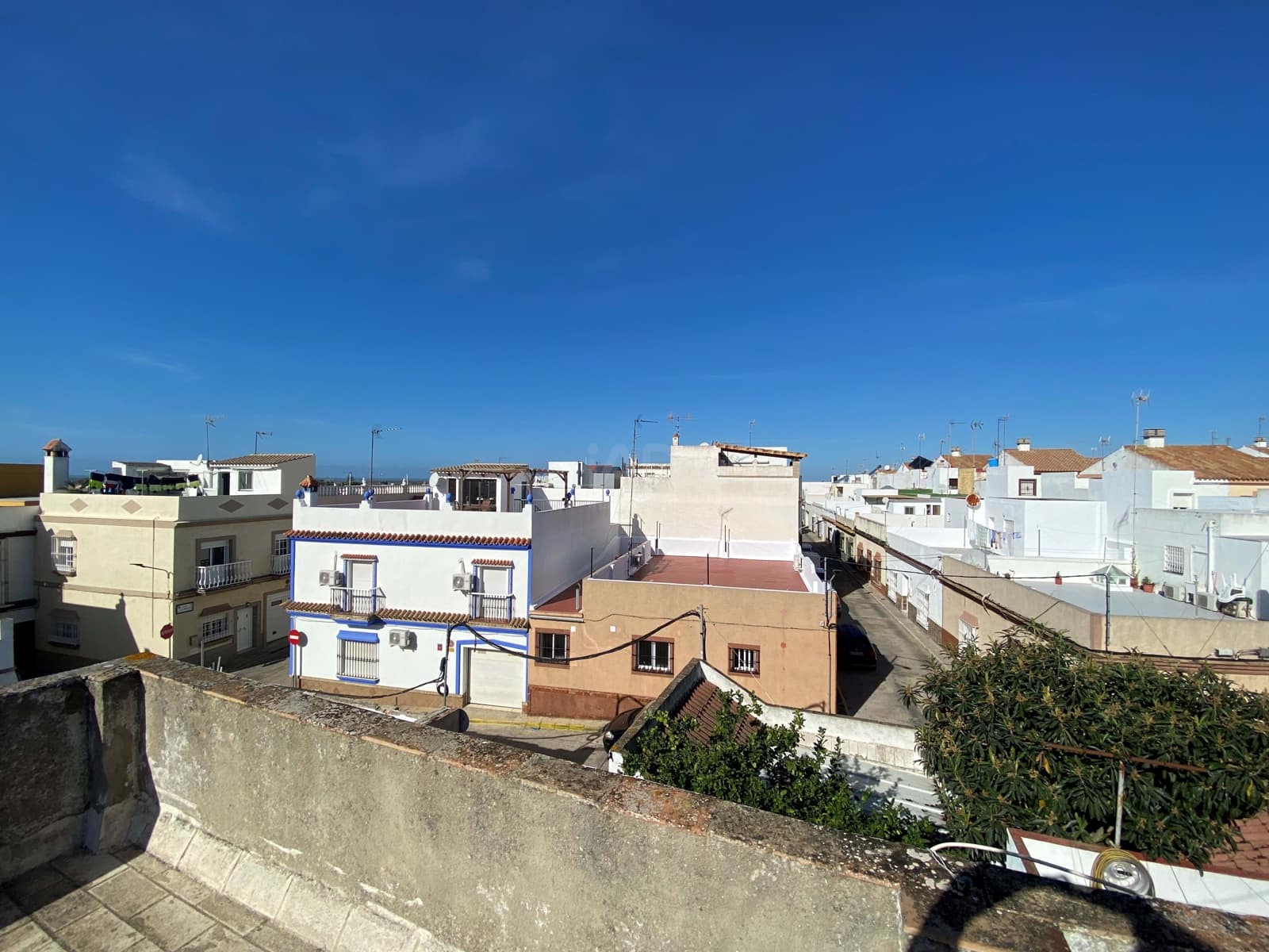 Adosado de 6 habitaciones en Cádiz ciudad en venta - 270.000 € (Ref: 9988597)