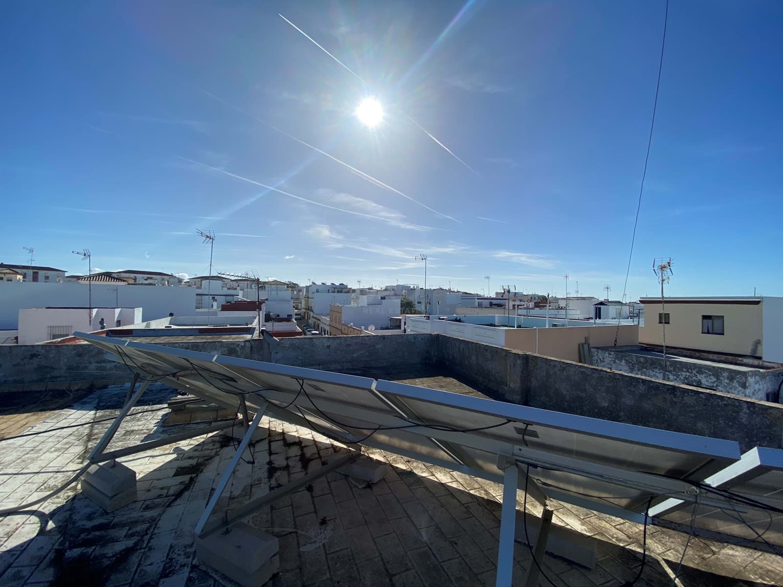 Adosado de 6 habitaciones en Cádiz ciudad en venta - 270.000 € (Ref: 9988597)