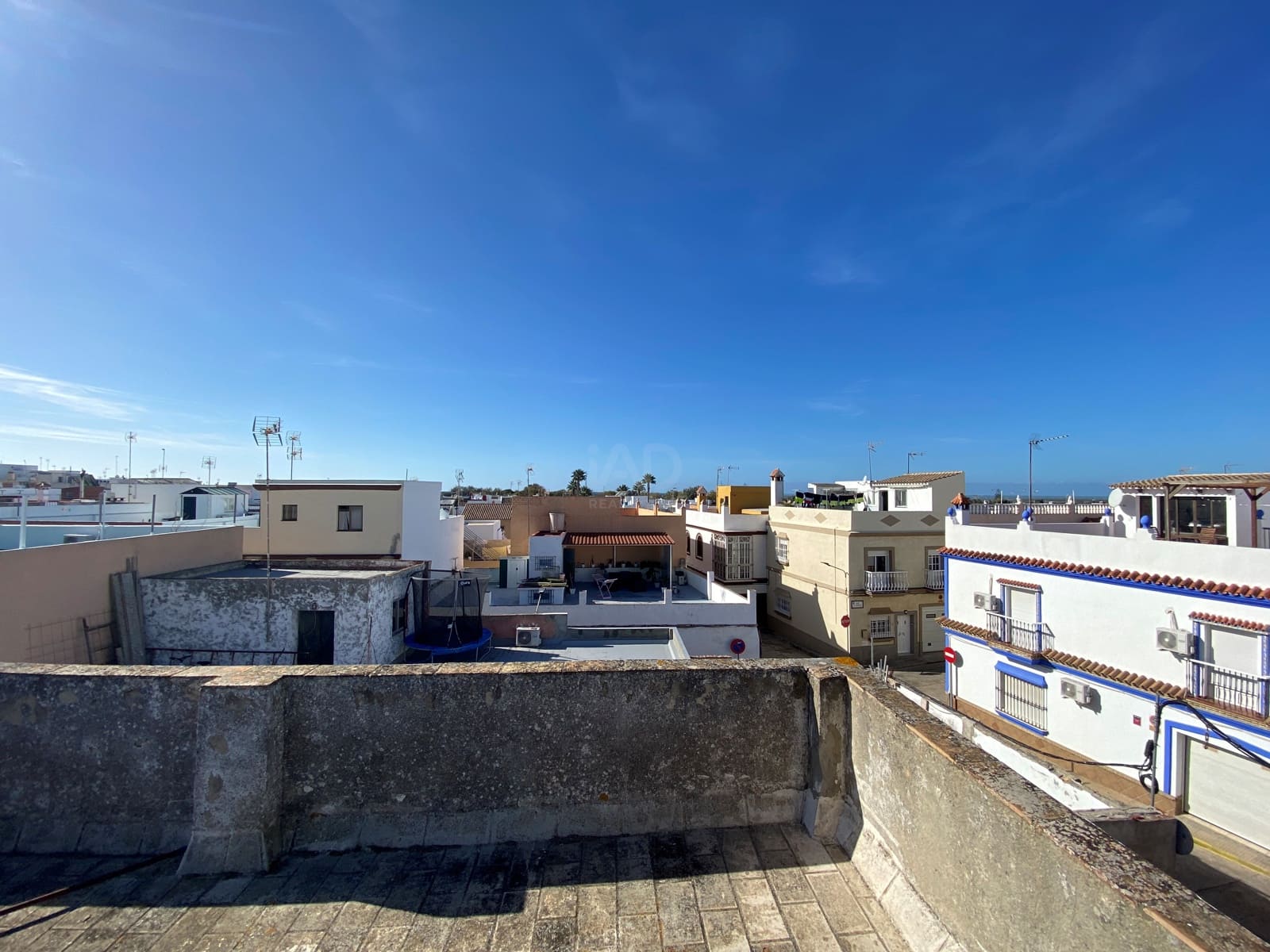 Adosado de 6 habitaciones en Cádiz ciudad en venta - 270.000 € (Ref: 9988597)