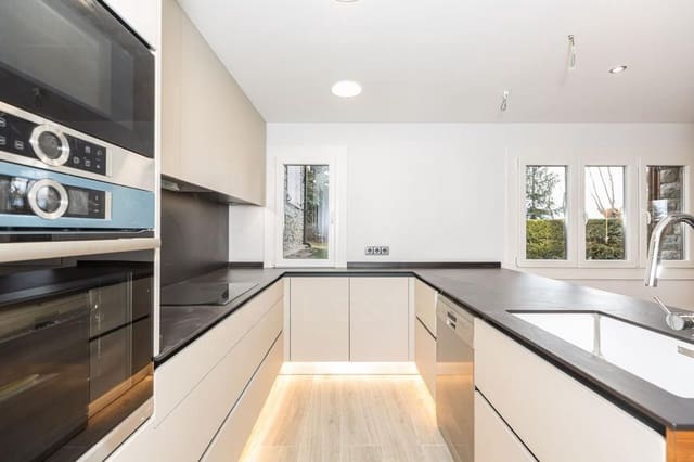 3 bedroom Apartment for sale in Alp with garage - € 450,000 (Ref: 9988608)