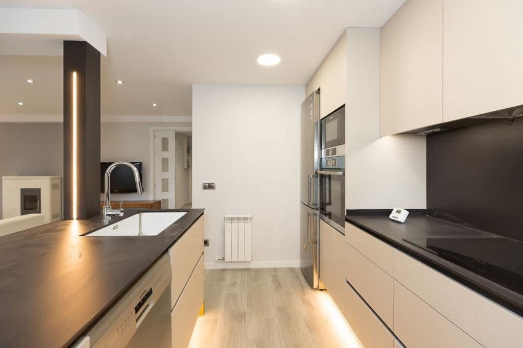 3 bedroom Apartment for sale in Alp with garage - € 450,000 (Ref: 9988608)
