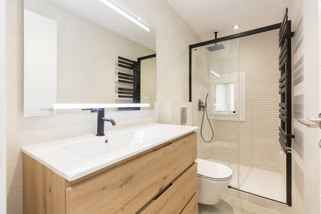 3 bedroom Apartment for sale in Alp with garage - € 450,000 (Ref: 9988608)