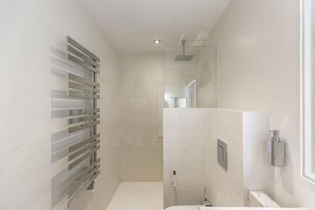 3 bedroom Apartment for sale in Alp with garage - € 450,000 (Ref: 9988608)