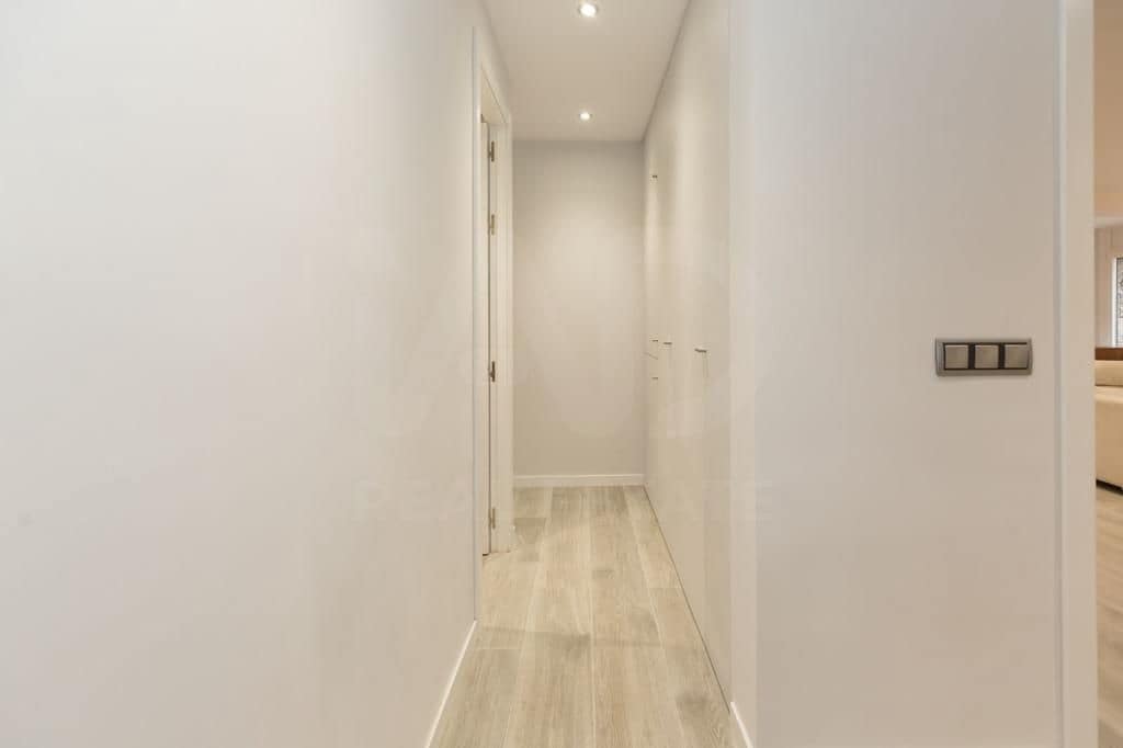 3 bedroom Apartment for sale in Alp with garage - € 450,000 (Ref: 9988608)