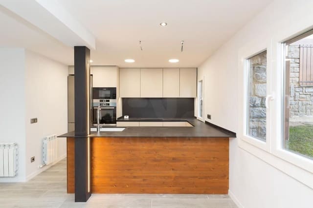 3 bedroom Apartment for sale in Alp with garage - € 450,000 (Ref: 9988608)