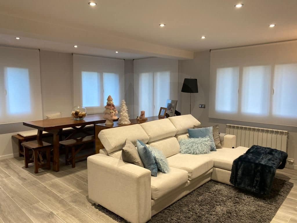 3 bedroom Apartment for sale in Alp with garage - € 450,000 (Ref: 9988608)