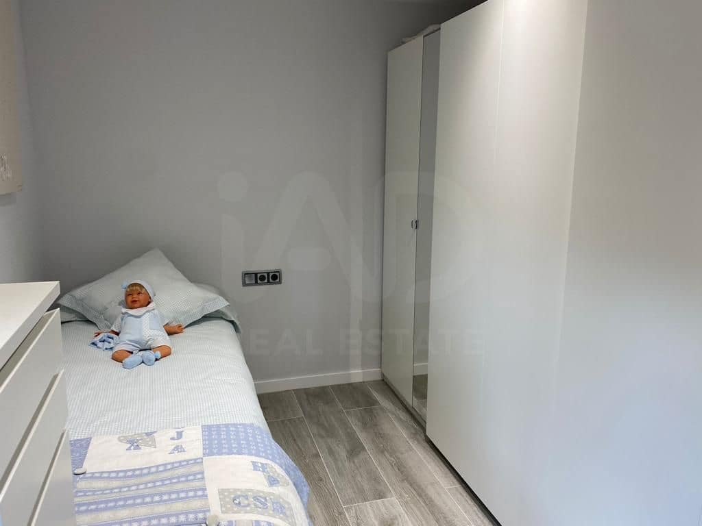3 bedroom Apartment for sale in Alp with garage - € 450,000 (Ref: 9988608)