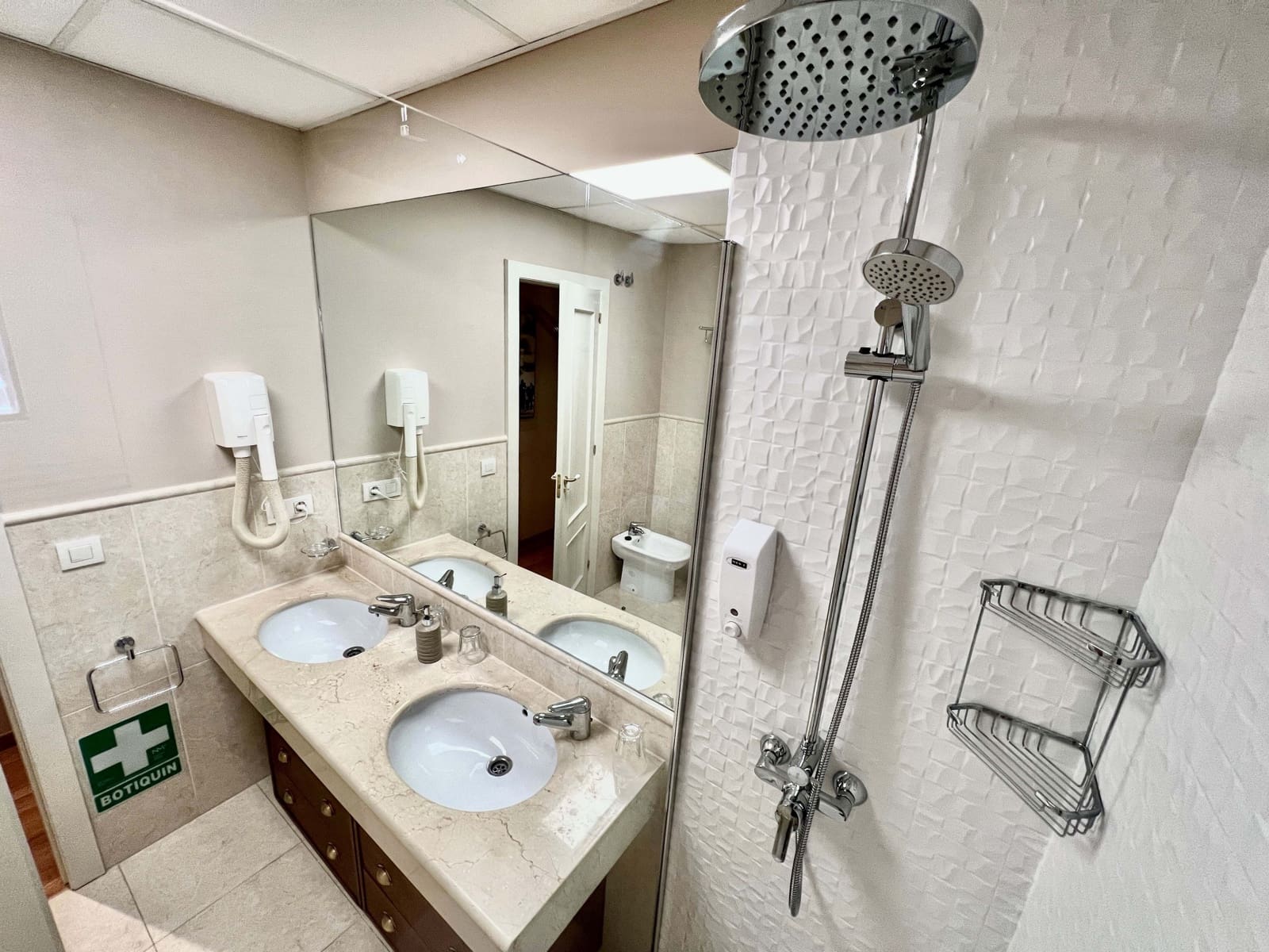 1 sovrum Lägenhet till salu i Pontevedra stad med pool garage - 175 000 € (Ref: 9988614)