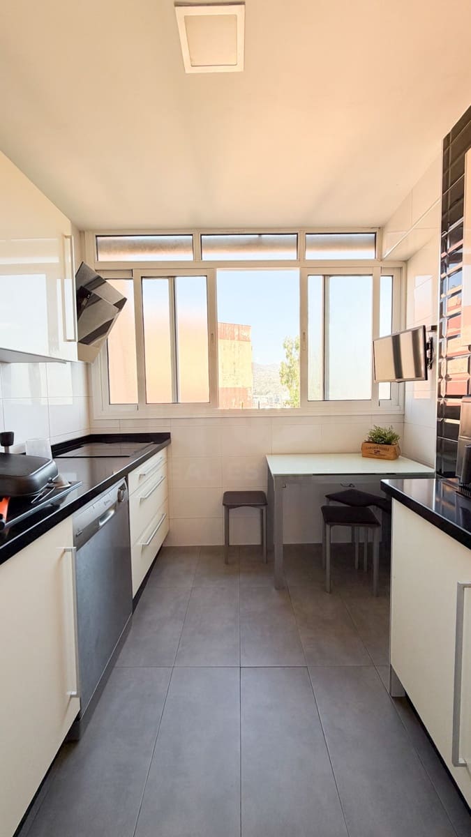 3 makuuhuone Huoneisto myytävänä paikassa Malaga kaupunki - 272 000 € (Ref: 9988624)
