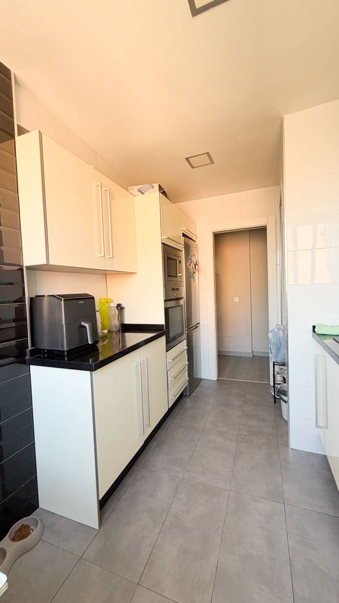 3 makuuhuone Huoneisto myytävänä paikassa Malaga kaupunki - 272 000 € (Ref: 9988624)