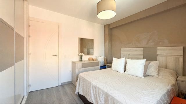 3 makuuhuone Huoneisto myytävänä paikassa Malaga kaupunki - 272 000 € (Ref: 9988624)
