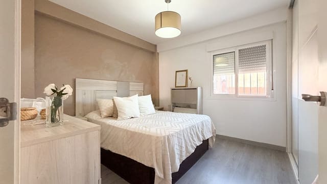 Apartamento de 3 habitaciones en Ciudad Jardín, Málaga ciudad en venta - 272.000 € (Ref: 9988624)