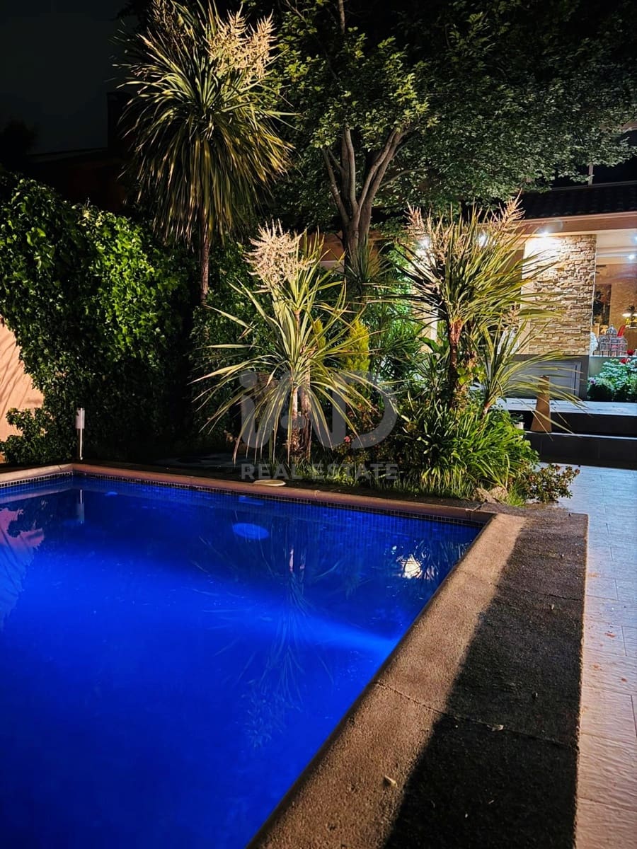 4 soveværelse Rækkehus til salg i Madrid by med swimmingpool - € 799.000 (Ref: 9988627)