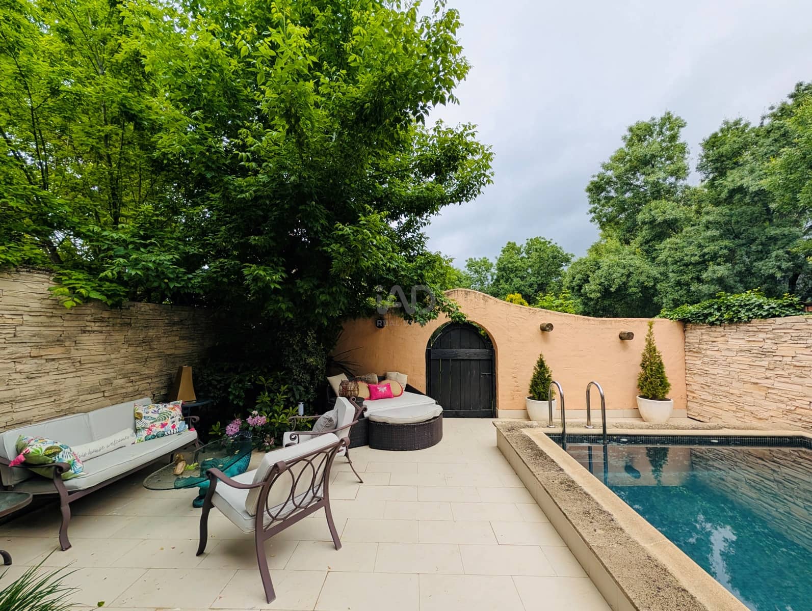 4 soveværelse Rækkehus til salg i Madrid by med swimmingpool - € 799.000 (Ref: 9988627)