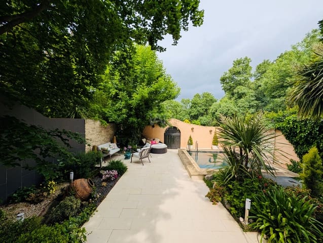 4 soveværelse Rækkehus til salg i Madrid by med swimmingpool - € 799.000 (Ref: 9988627)