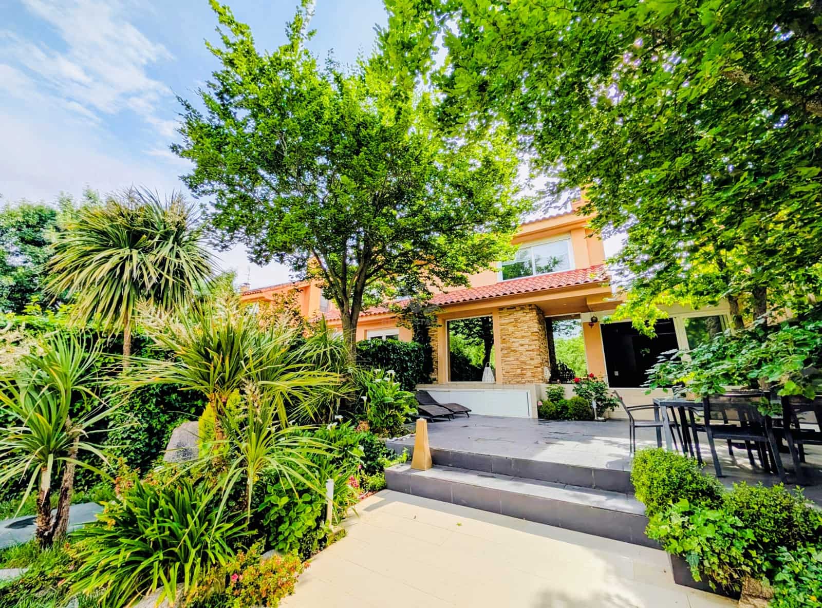 4 soveværelse Rækkehus til salg i Madrid by med swimmingpool - € 799.000 (Ref: 9988627)