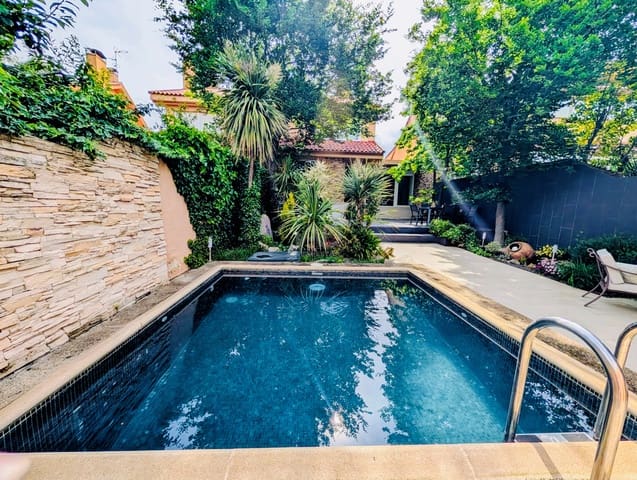 4 soveværelse Rækkehus til salg i Madrid by med swimmingpool - € 799.000 (Ref: 9988627)