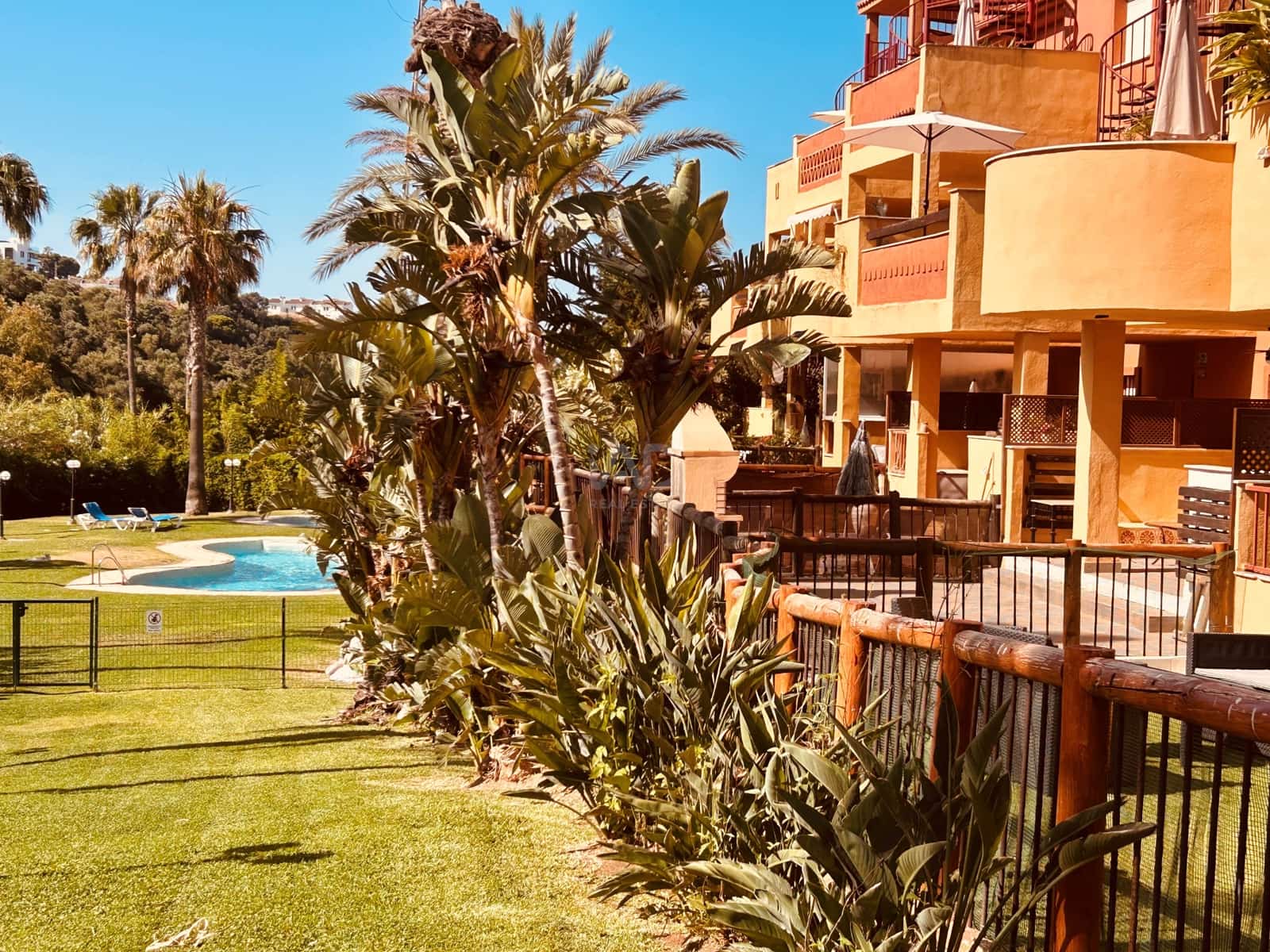 2 chambre Penthouse à vendre à Marbella avec piscine - 450 000 € (Ref: 9988636)
