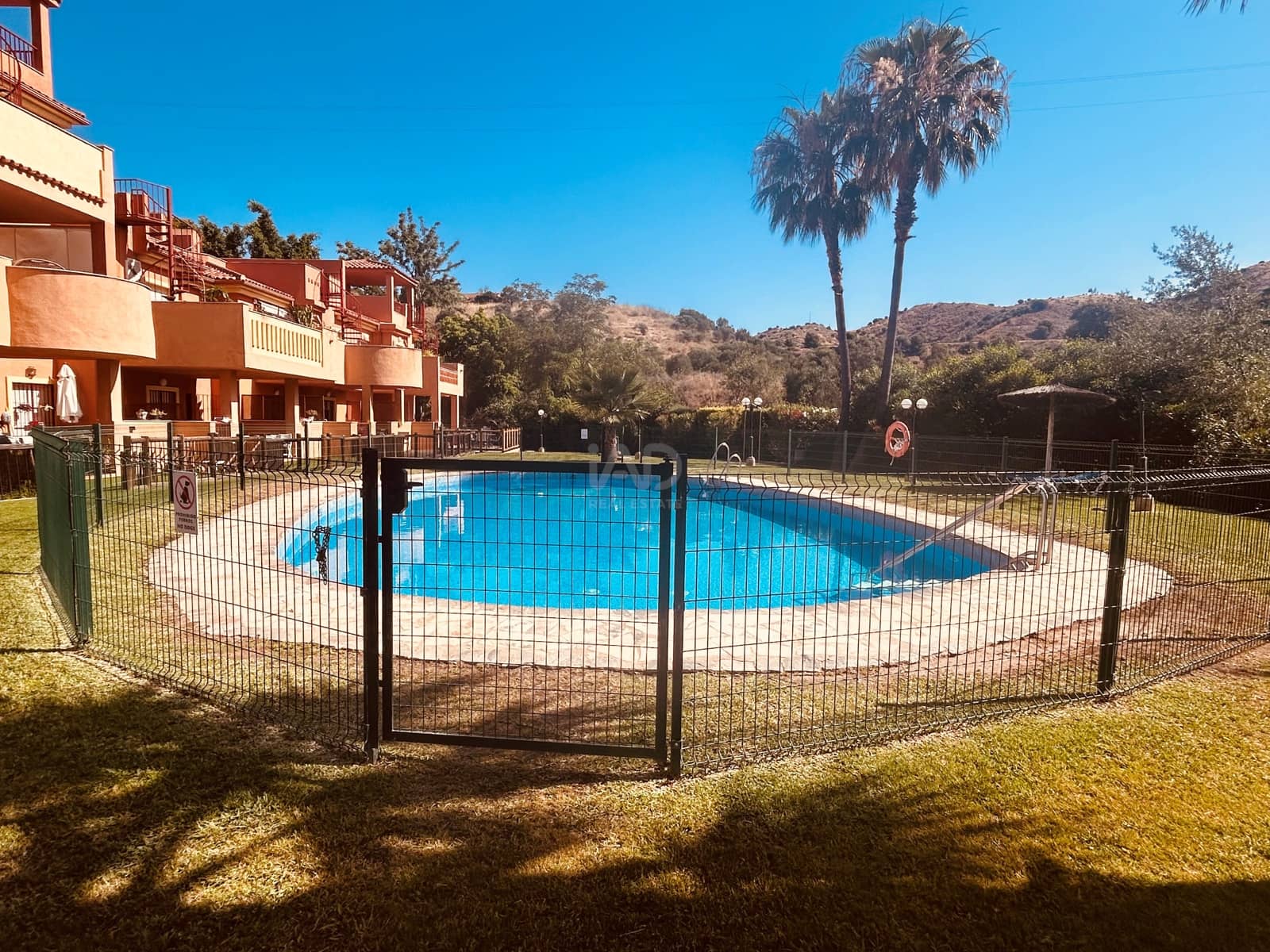 2 chambre Penthouse à vendre à Marbella avec piscine - 450 000 € (Ref: 9988636)