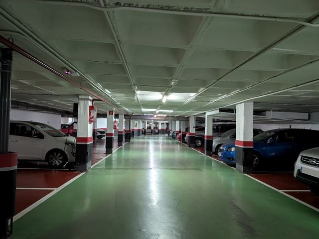 Garage til salg i Madrid by - € 18.900 (Ref: 9988638)