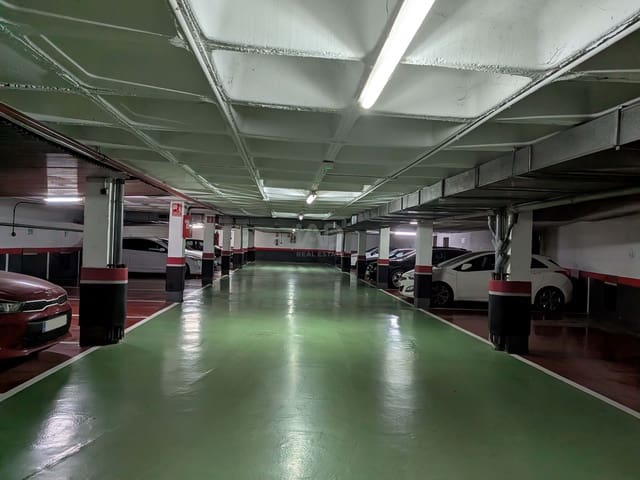 Garage til salg i Madrid by - € 18.900 (Ref: 9988638)