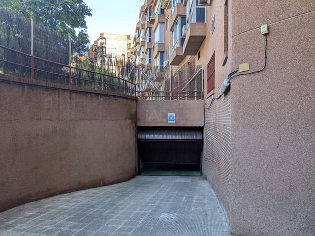 Garage til salg i Madrid by - € 18.900 (Ref: 9988638)